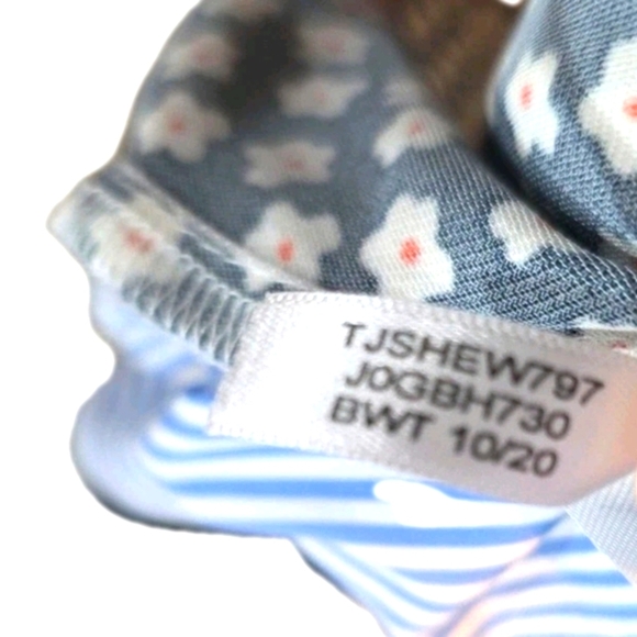 233 Tommy Hilfiger Blue and White Striped Shirt - Picture 9 of 9